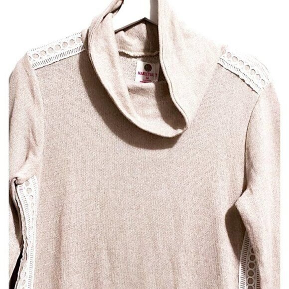 NWT Marleylilly turtleneck top with lace trims - Picture 3 of 8